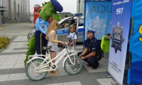 jastrzębscy policjanci podczas eventu &quot;Bezpieczny powrót do szkoły&quot;