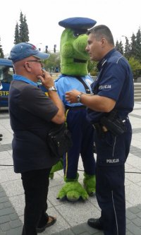 jastrzębscy policjanci podczas eventu &quot;Bezpieczny powrót do szkoły&quot;