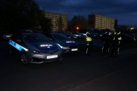 Zdjęcie kolorowe. Policjanci.