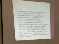 Zdjęcie kolorowe. Przestawiające zagadnienie zakładnika.