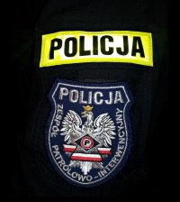 Zdjęcie kolorowe. Przedstawiające mundur policjanta.