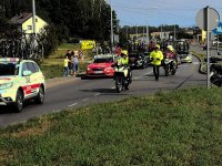 Zdjęcie kolorowe, przedstawiające zabezpieczenie wyścigu.