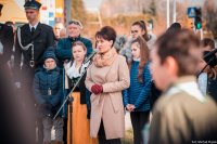 Zdjęcie kolorowe, przedstawiające przemawiającą Panią Prezydent.