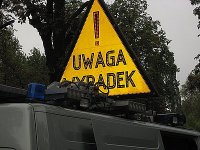 Zdjęcie kolorowe, przedstawiające wypadek drogowy.