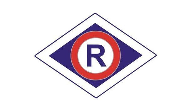 Zdjęcie kolorowe, przedstawiające logo ruchu drogowego.