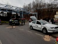 Zdjęcie kolorowe, przedstawiające samochód skoda.