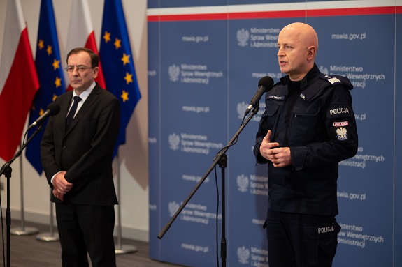 Zdjęcie przedstawiające: minister Mariusz Kamińsk oraz komendant główny Policji gen. insp. Jarosław Szymczyk.