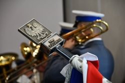 Zdjęcie kolorowe, przedstawiające obchody Święta Policji.