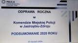 Zdjęcie przedstawiające slajd który informuje o odbytej odprawie rocznej.