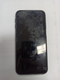 Zdjęcie przedstawiające odnaleziony telefon komórkowy.