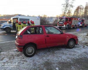 Zdjęcie przedstawiające uszkodzony pojazd.