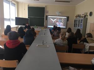 Zdjęcie przedstawiające dzieci oraz Policjantki uczestniczące w spotkaniu.