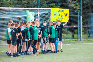 Zdjęcie przedstawiające kibiców z Szkoły Mistrzostwa Sportowego.