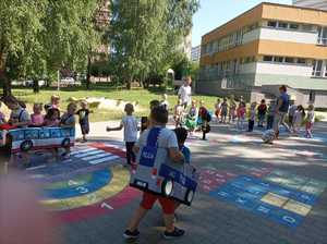 Zdjęcie przedstawiające dzieci uczestniczące w spotkaniu.