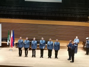 Zdjęcie przedstawiające mianowanych policjantów.