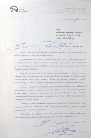 Zdjęcie przedstawiające list gratulacyjny od Pana Dyrektora Zakładu Karnego w Jastrzębiu-Zdroju – podpułk. Wojciecha Emerlinga.