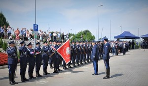 Zdjęcie policjantów oraz Sztandaru Policyjnego.