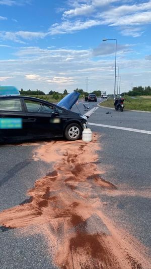 Zdjęcie uszkodzonych pojazdów.