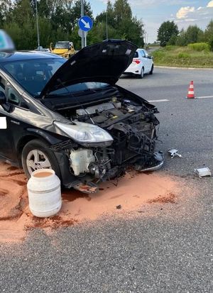 Zdjęcie uszkodzonych pojazdów.