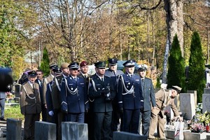 Zdjęcie przedstawiające policjantów.