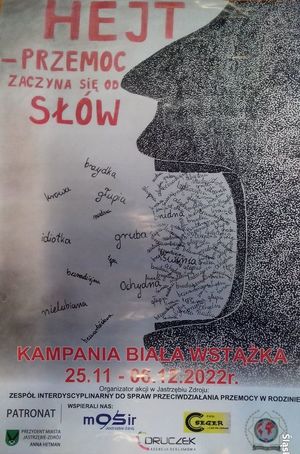 Zdjęcie przedstawiające plakat, na którym widoczny jest zarys twarzy oraz napisy.