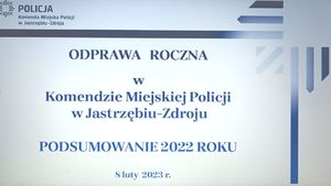 Zdjęcie przedstawiające prezentację na której widnieje napis Odprawa Roczna.