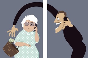 Zdjęcie przedstawiające postać starszej pani oraz złodzieja.