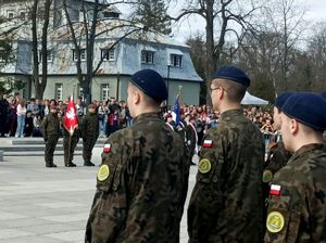 Zdjęcie przedstawiające uczestników ślubowania.