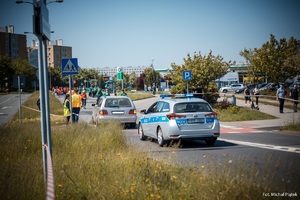 Zdjęcie przedstawiające radiowóz ruchu drogowego