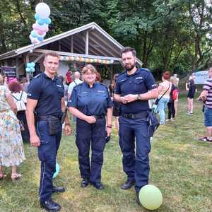 Zdjęcie przedstawiające policjantów.