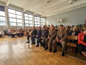 Zdjęcie przedstawiające przedstawicieli służb mundurowych.