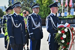 Zdjęcie przedstawiające policjanatów.