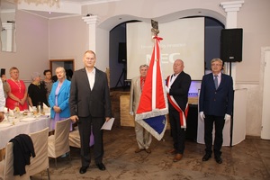 Zdjęcie przedstawiające osoby biorące udział w spotkaniu.