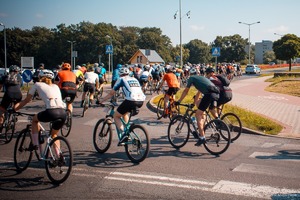 Zdjęcie przedstawiające rowerzystów.