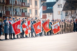 Zdjęcie przedstawiające poczty sztandarowe.