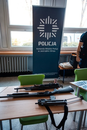 Zdjęcie przedstawiające stoisko profilaktyczne Policji.