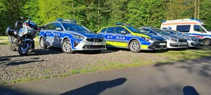 Zdjęcie przedstawiające osoby na rowerze oraz