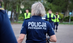 Zdjęcie kobiety w policyjnym mundurze.