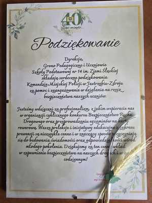 Zdjęcie przedstawiające treść podziękowań za dotychczasową współpracę dla Policjantów.