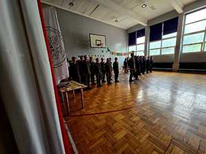 Zdjęcie przedstawiające uczniów klas mundurowych.