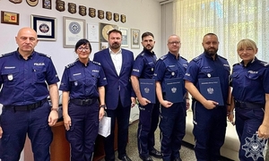 Zdjęcie siedmiu Policjasntów.