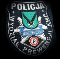 Zdjęcie naszywki na mundurze Policjanta.