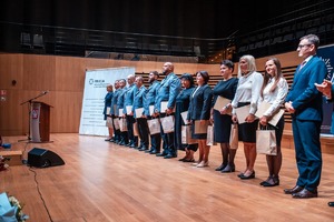Zdjęcie przedstawiające osoby wyróżnione przez Pana Prezydenta.