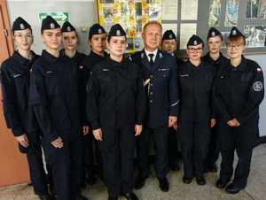 Zdjęcie przedstawiające uczniów klas mundurowych.