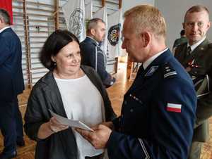 Zdjęcie przedstawiające Pana Komendanta oraz Panią Dyrektor.