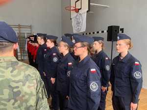 Zdjęcie przedstawiające uczniów klas mundurowych.
