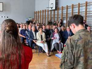 Zdjęcie przedstawiające uczniów klas mundurowych.