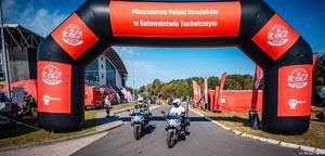 Zdjęcie policjantów na motocyklach.