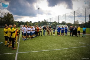 Zdjęcie grupowe osób biorących udział w turnieju.