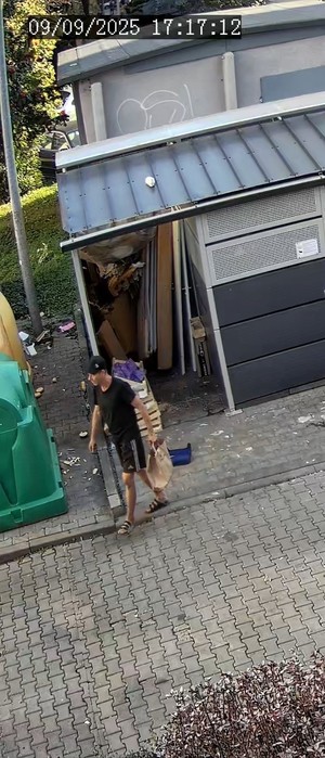 Zdjęcie na którym widoczny jest mężczyzna.